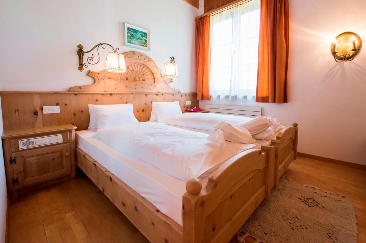 Schlosshotel Chaste تاراسب المظهر الخارجي الصورة