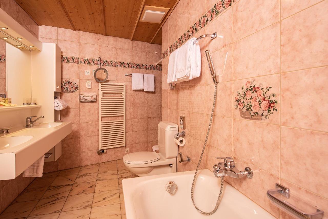 Schlosshotel Chaste تاراسب المظهر الخارجي الصورة