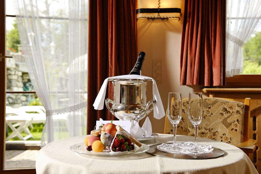 Schlosshotel Chaste تاراسب المظهر الخارجي الصورة